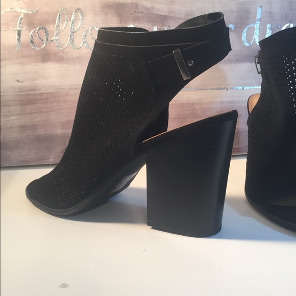 Manhattan Collection Black Sling Peep Toe Size 10 - Picture 5 of 8